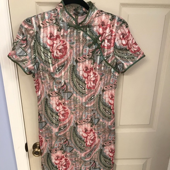 Classic Chinese dress - Picture 1 of 5